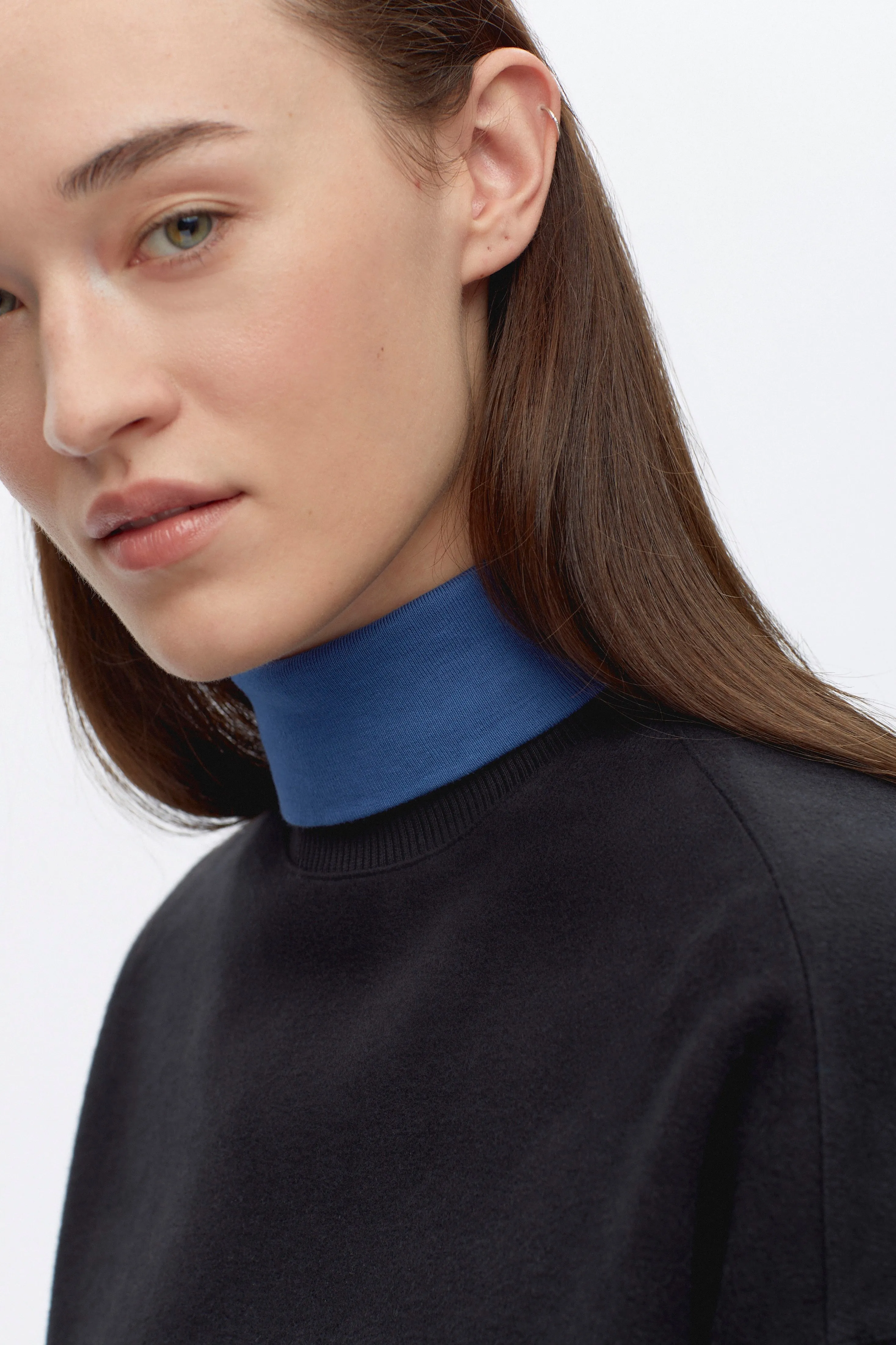Women's Cozy Crewneck in Black